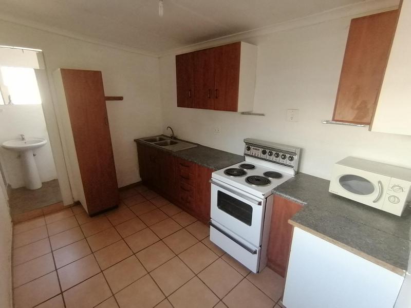 To Let 1 Bedroom Property for Rent in Florida Gauteng