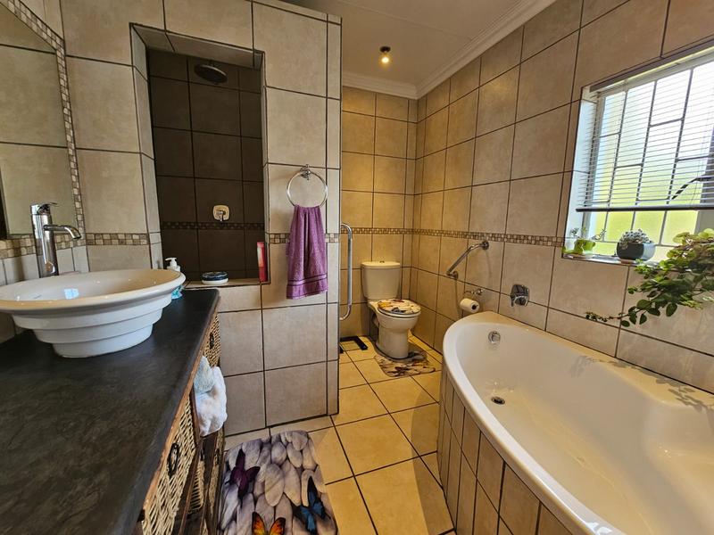 3 Bedroom Property for Sale in Bonaero Park Gauteng