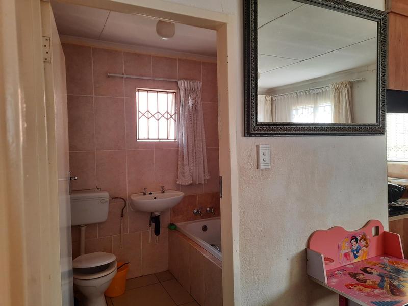 2 Bedroom Property for Sale in Palm Springs Gauteng