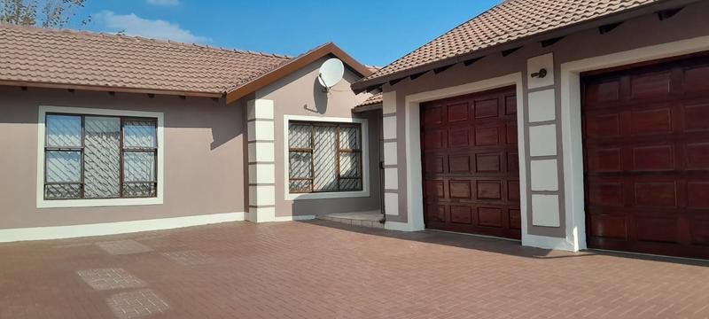 3 Bedroom Property for Sale in Commercia Gauteng