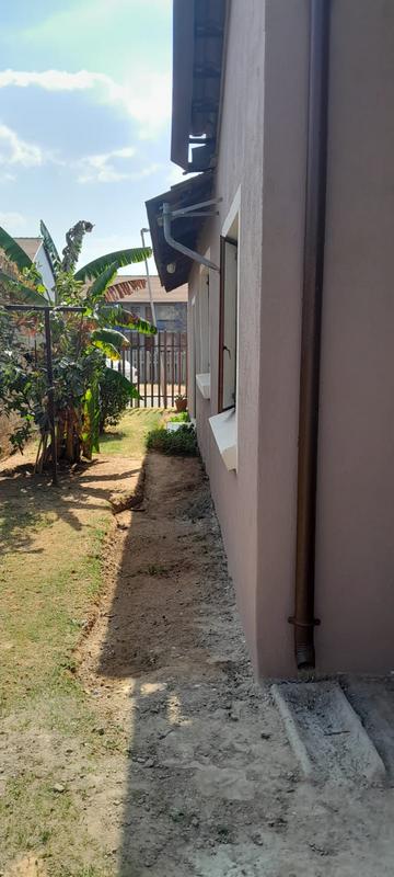 3 Bedroom Property for Sale in Commercia Gauteng