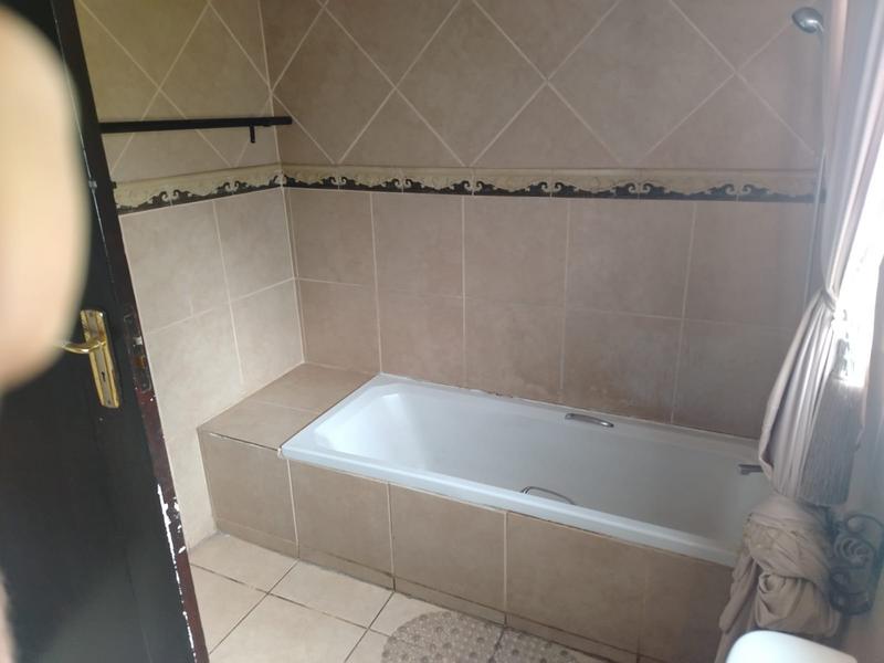 To Let 4 Bedroom Property for Rent in Dalview Gauteng