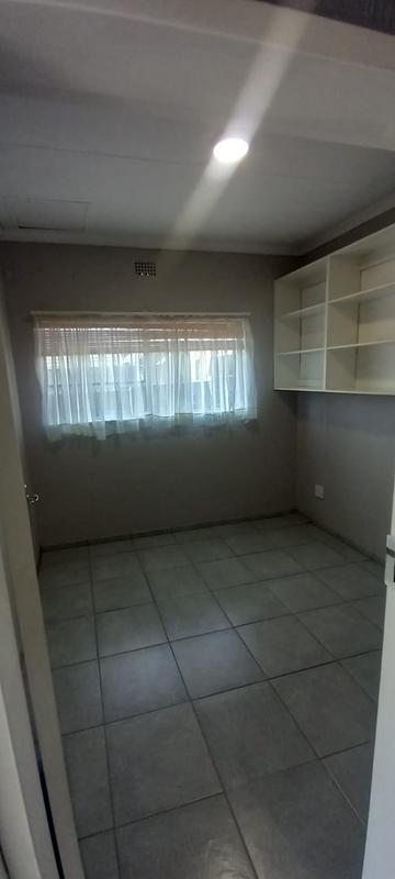 To Let 1 Bedroom Property for Rent in Birchleigh North Gauteng