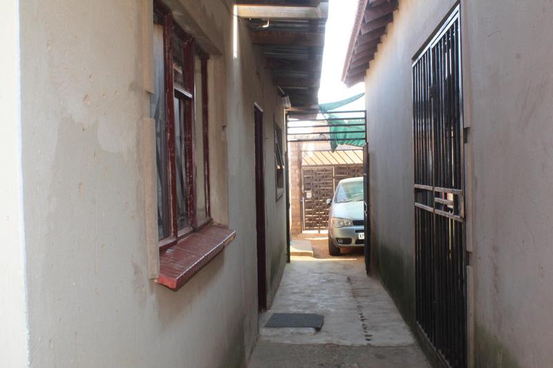 2 Bedroom Property for Sale in Tshepisong Gauteng