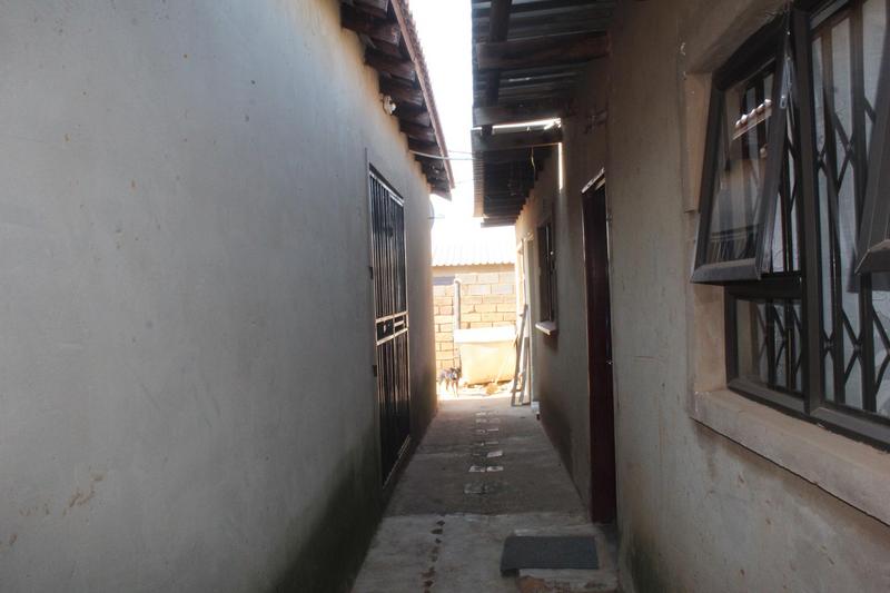 2 Bedroom Property for Sale in Tshepisong Gauteng