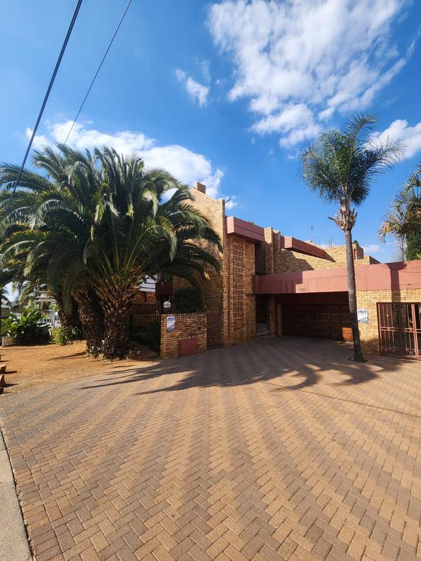 4 Bedroom Property for Sale in Laudium Gauteng