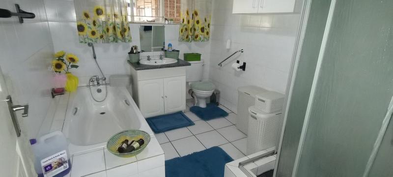 3 Bedroom Property for Sale in Haakdoornboom AH Gauteng