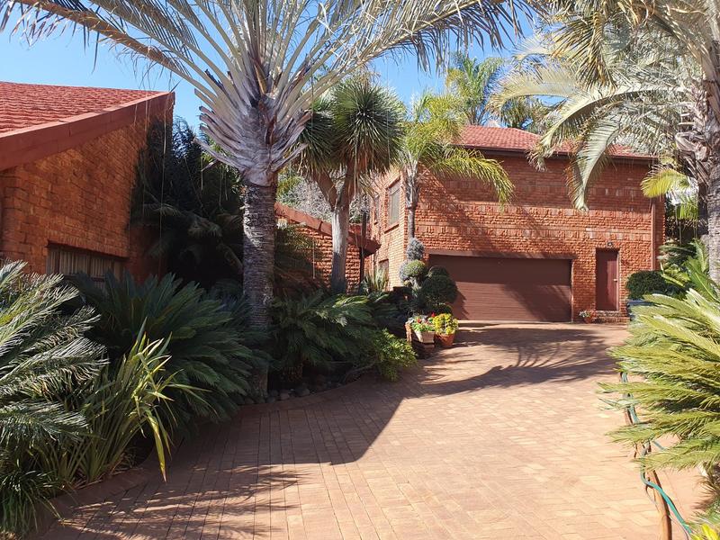 5 Bedroom Property for Sale in Florauna Gauteng