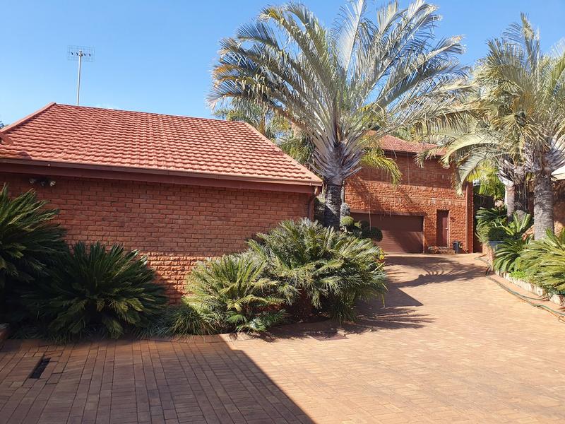 5 Bedroom Property for Sale in Florauna Gauteng