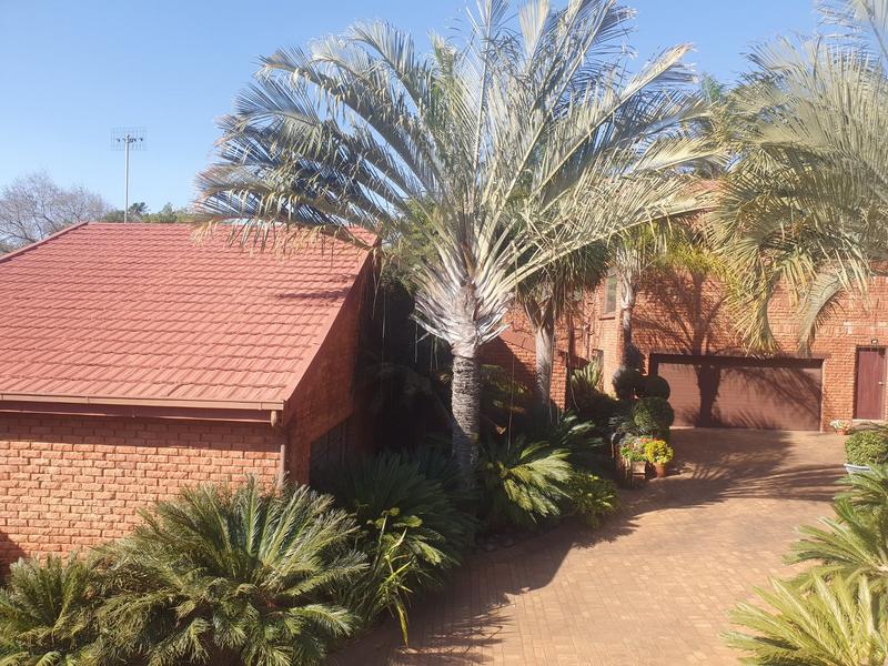 5 Bedroom Property for Sale in Florauna Gauteng