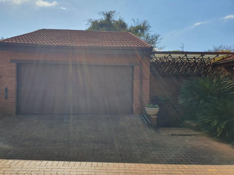 5 Bedroom Property for Sale in Florauna Gauteng