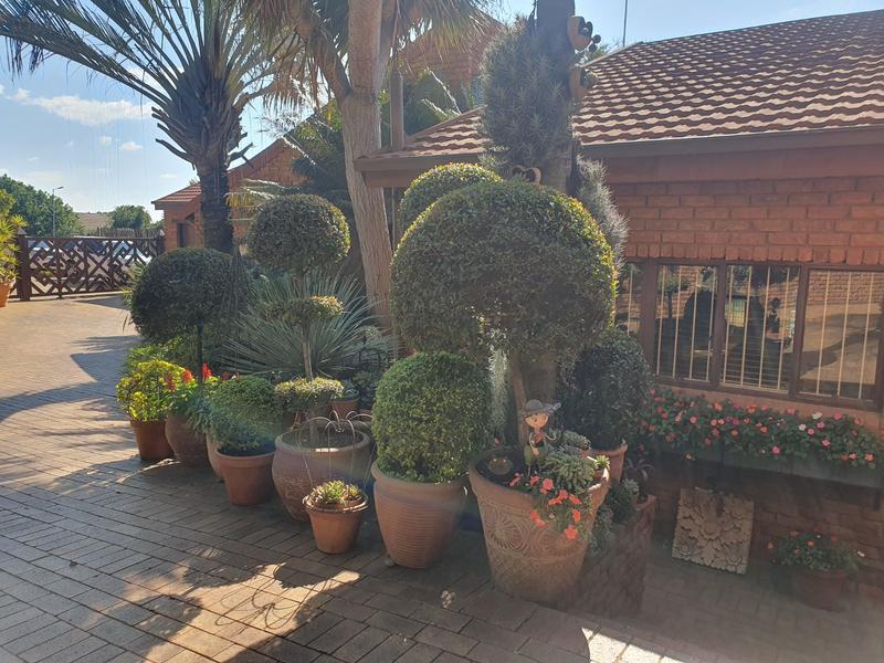 5 Bedroom Property for Sale in Florauna Gauteng