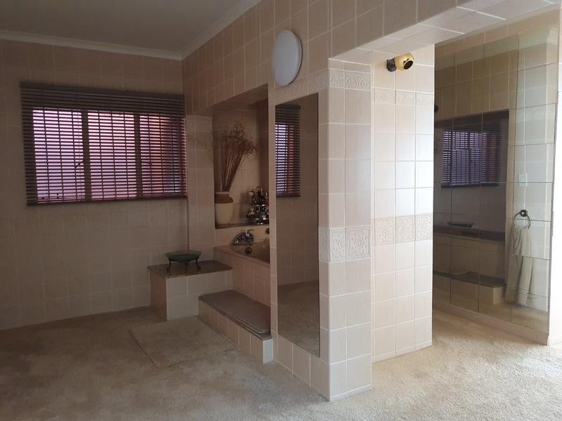 5 Bedroom Property for Sale in Florauna Gauteng