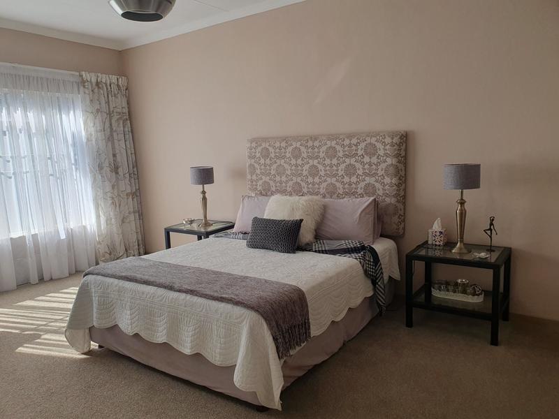 5 Bedroom Property for Sale in Florauna Gauteng