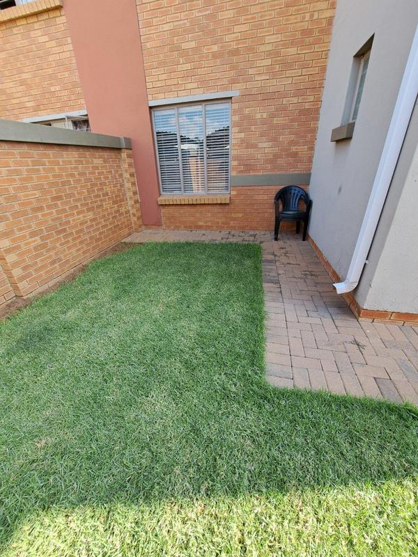 2 Bedroom Property for Sale in Andeon Gauteng