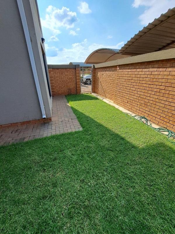 2 Bedroom Property for Sale in Andeon Gauteng