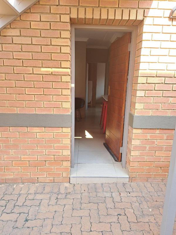 2 Bedroom Property for Sale in Andeon Gauteng