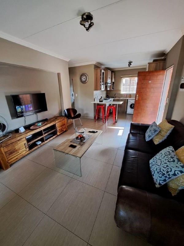 2 Bedroom Property for Sale in Andeon Gauteng