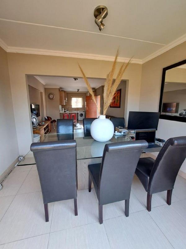 2 Bedroom Property for Sale in Andeon Gauteng