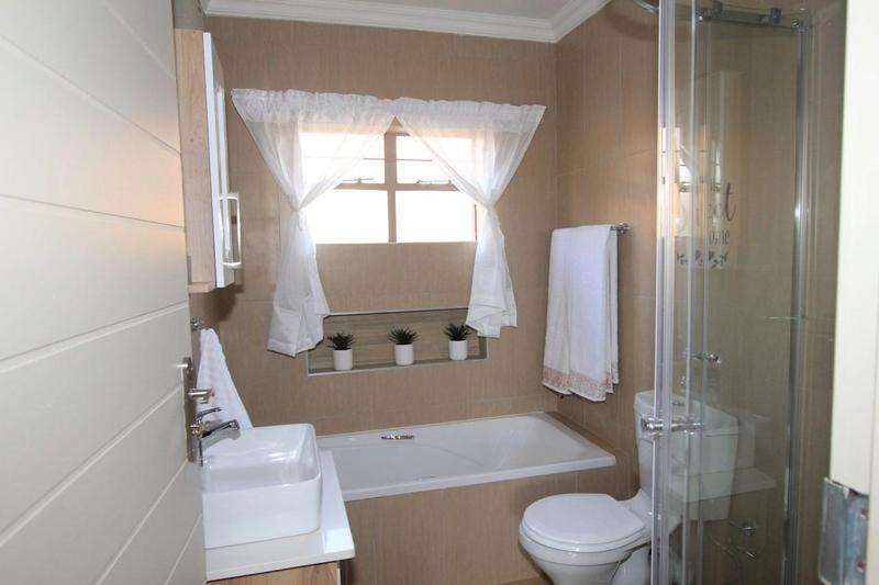 2 Bedroom Property for Sale in Andeon Gauteng