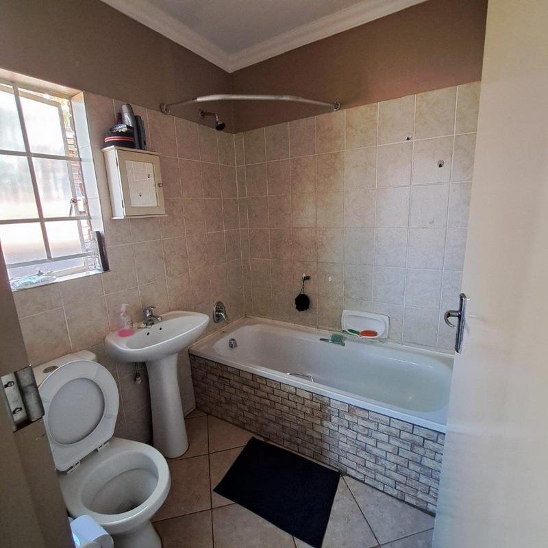 1 Bedroom Property for Sale in Andeon Gauteng