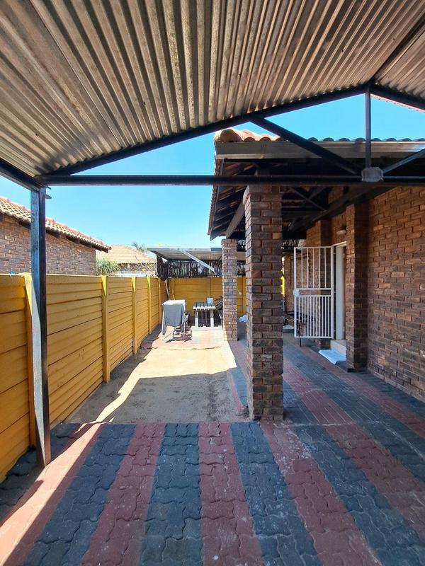 2 Bedroom Property for Sale in Pretoria West Gauteng