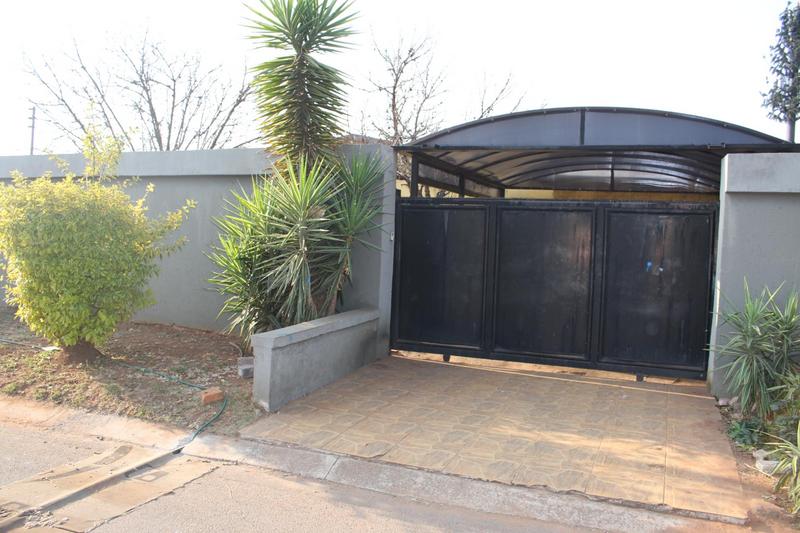 2 Bedroom Property for Sale in Protea Glen Gauteng