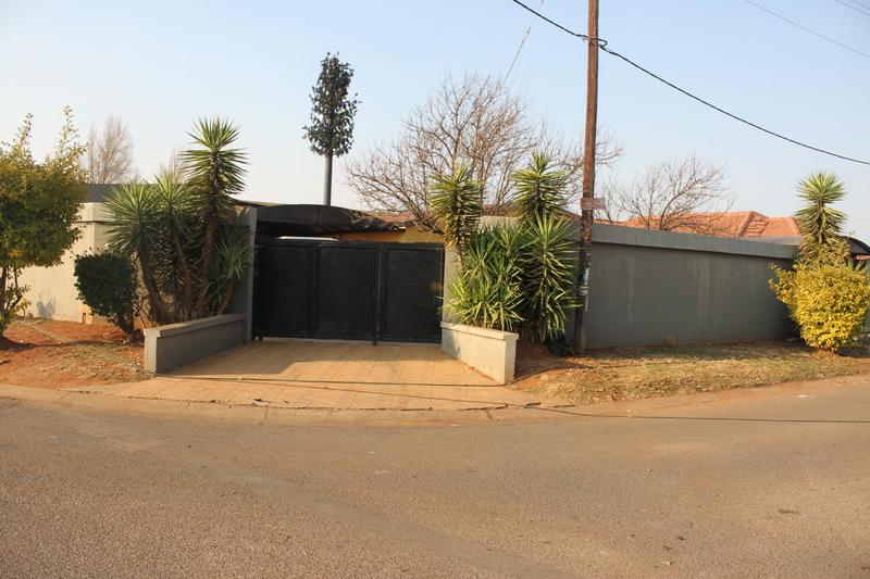 2 Bedroom Property for Sale in Protea Glen Gauteng