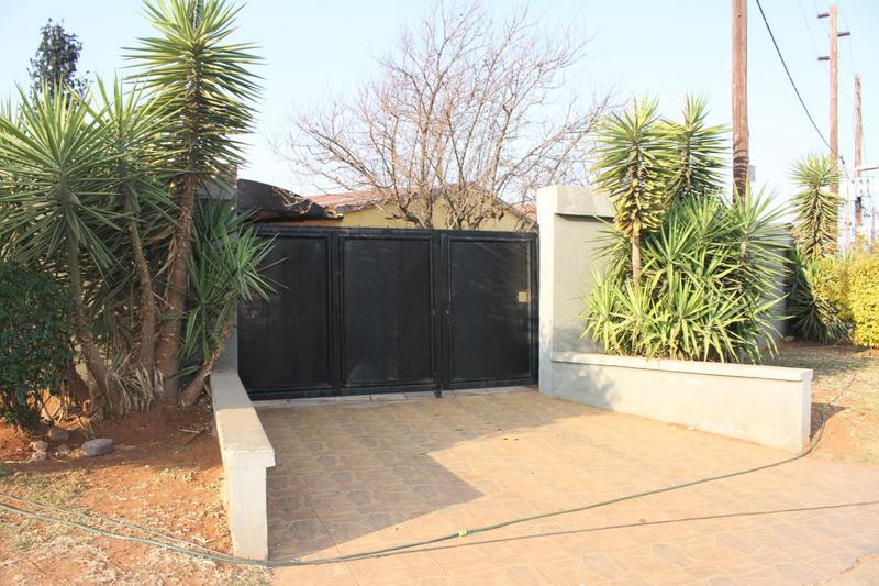 2 Bedroom Property for Sale in Protea Glen Gauteng