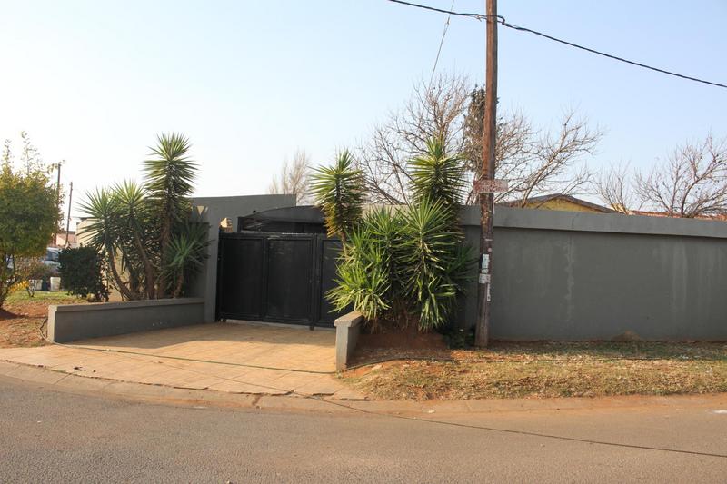 2 Bedroom Property for Sale in Protea Glen Gauteng