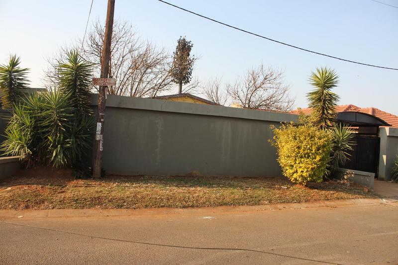 2 Bedroom Property for Sale in Protea Glen Gauteng