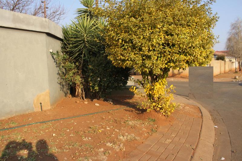 2 Bedroom Property for Sale in Protea Glen Gauteng