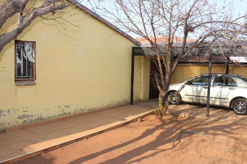 2 Bedroom Property for Sale in Protea Glen Gauteng