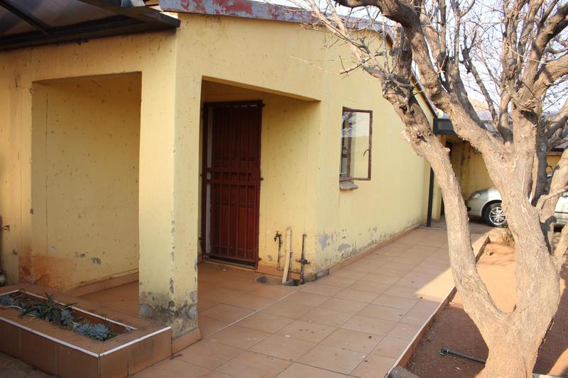 2 Bedroom Property for Sale in Protea Glen Gauteng