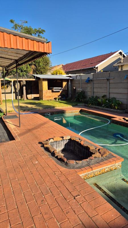 To Let 4 Bedroom Property for Rent in Symhurst Gauteng