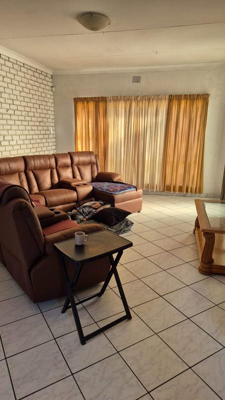 To Let 4 Bedroom Property for Rent in Symhurst Gauteng