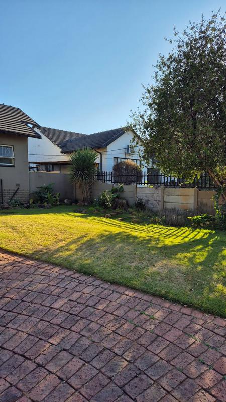 To Let 4 Bedroom Property for Rent in Symhurst Gauteng