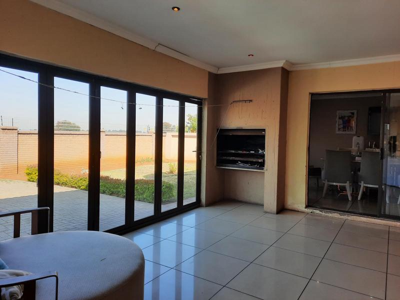 3 Bedroom Property for Sale in Vanderbijlpark SE 8 Gauteng