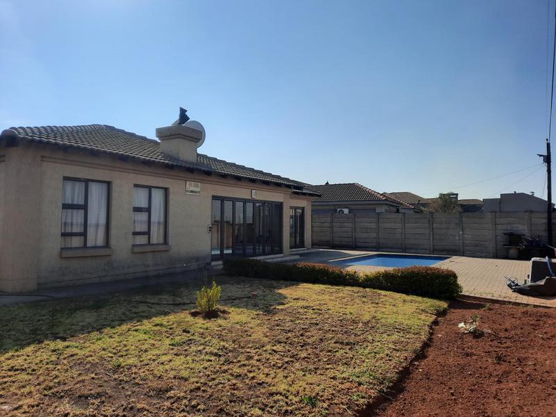 3 Bedroom Property for Sale in Vanderbijlpark SE 8 Gauteng