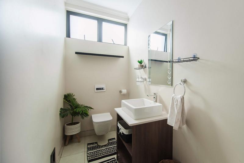 5 Bedroom Property for Sale in Copperleaf Estate Gauteng