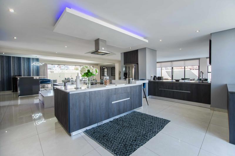 5 Bedroom Property for Sale in Copperleaf Estate Gauteng