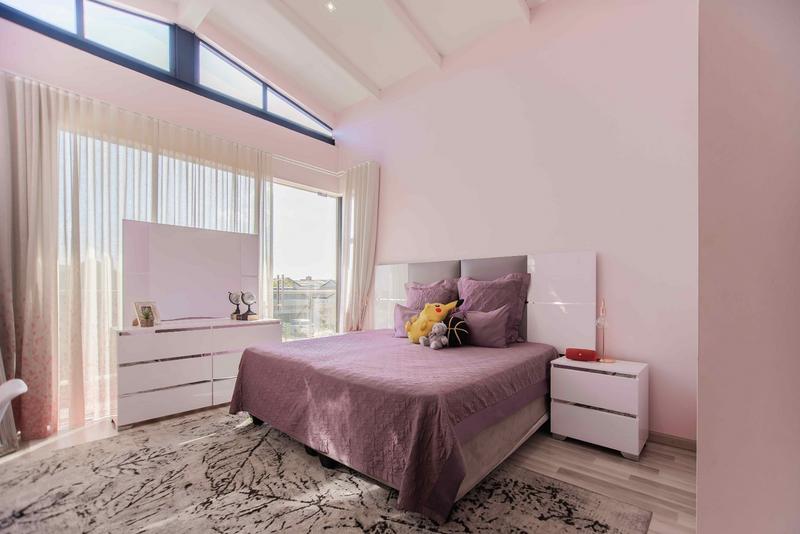 5 Bedroom Property for Sale in Copperleaf Estate Gauteng