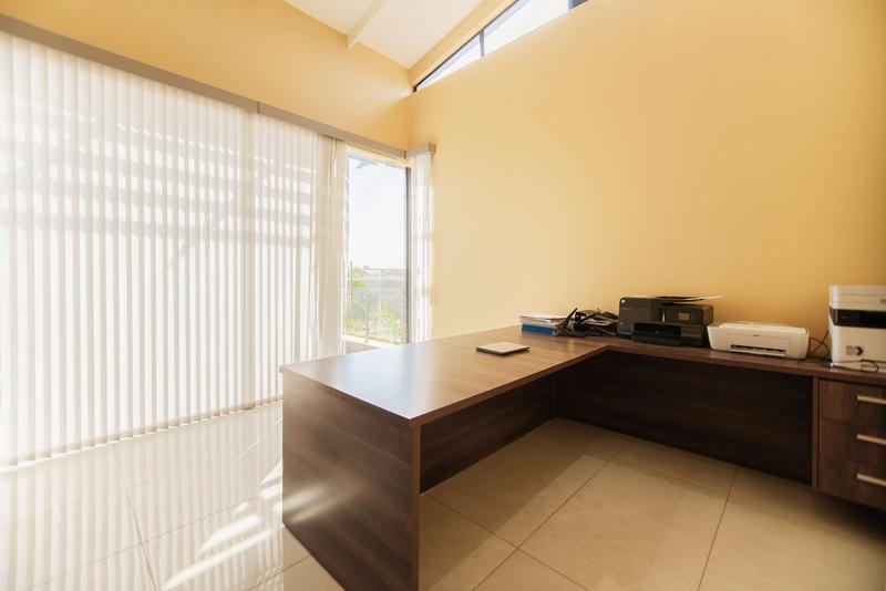 5 Bedroom Property for Sale in Copperleaf Estate Gauteng