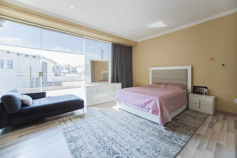 5 Bedroom Property for Sale in Copperleaf Estate Gauteng