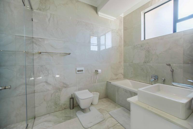 5 Bedroom Property for Sale in Copperleaf Estate Gauteng