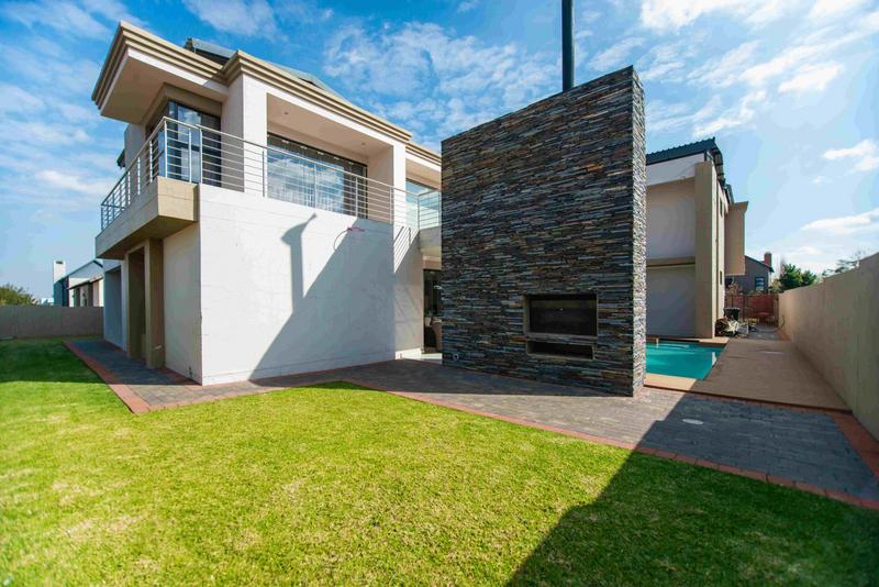 5 Bedroom Property for Sale in Copperleaf Estate Gauteng