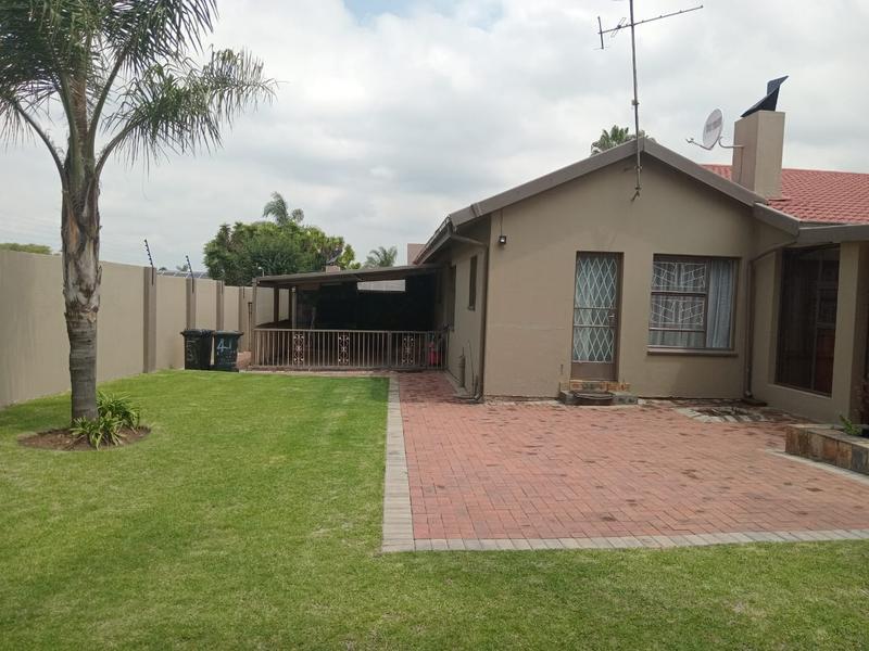 5 Bedroom Property for Sale in Van Riebeeck Park Gauteng