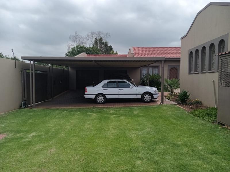 5 Bedroom Property for Sale in Van Riebeeck Park Gauteng