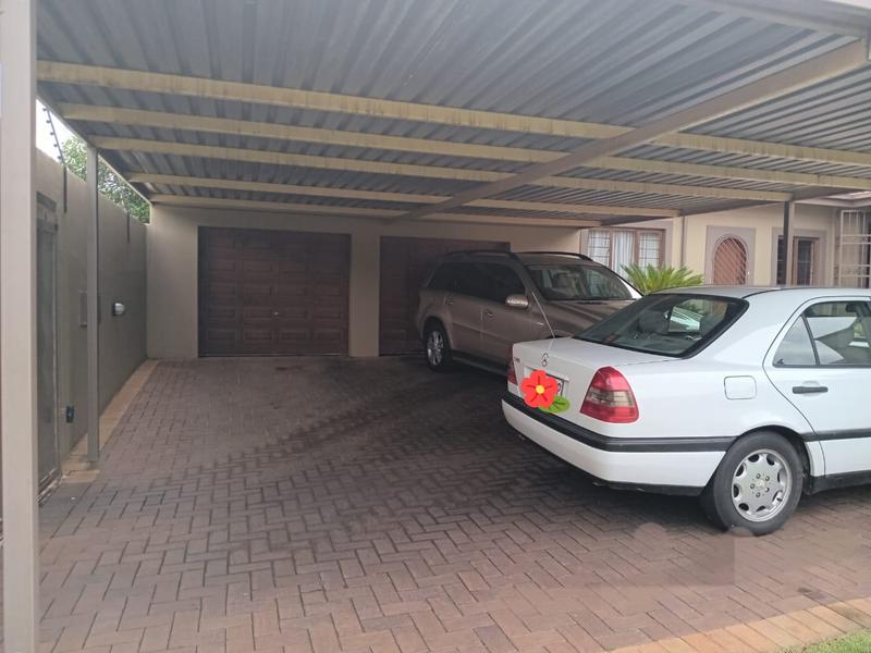 5 Bedroom Property for Sale in Van Riebeeck Park Gauteng