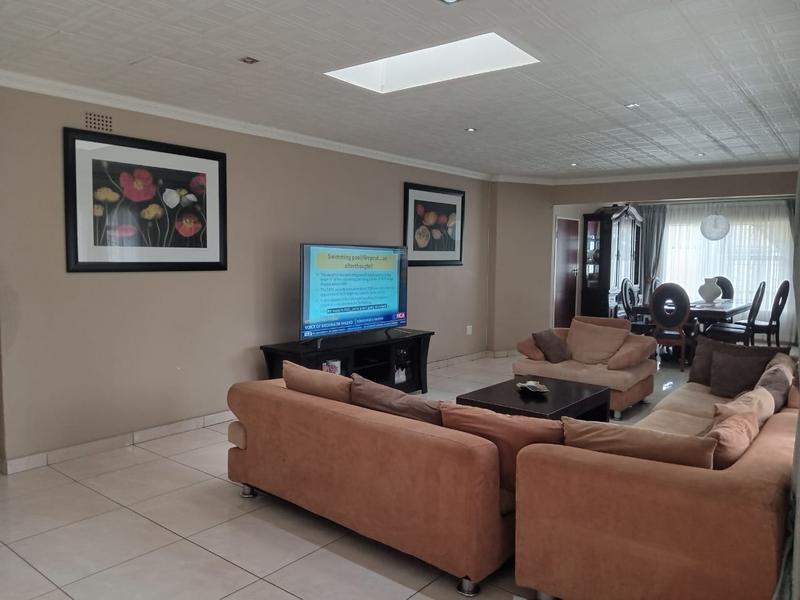 5 Bedroom Property for Sale in Van Riebeeck Park Gauteng